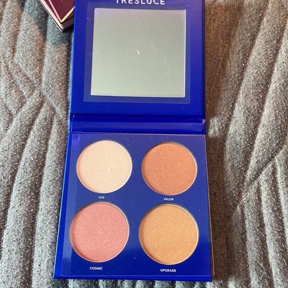 Treslúce beauty Lucete Glow Highlighter Palette - Picture 2 of 3